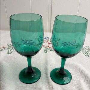 Set of 2 vintage 70s Libbey juniper green wine glasses